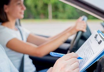 Here’s What to Expect for Your First In-Car Driving Lesson