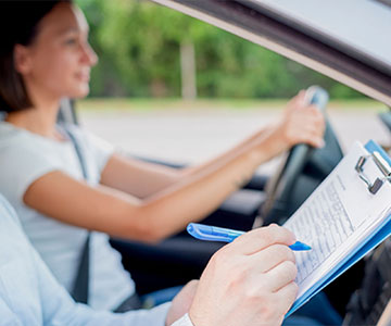 Here’s What to Expect for Your First In-Car Driving Lesson